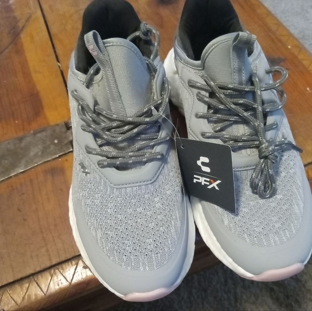 Womens Charley sneakers size 6 NWT